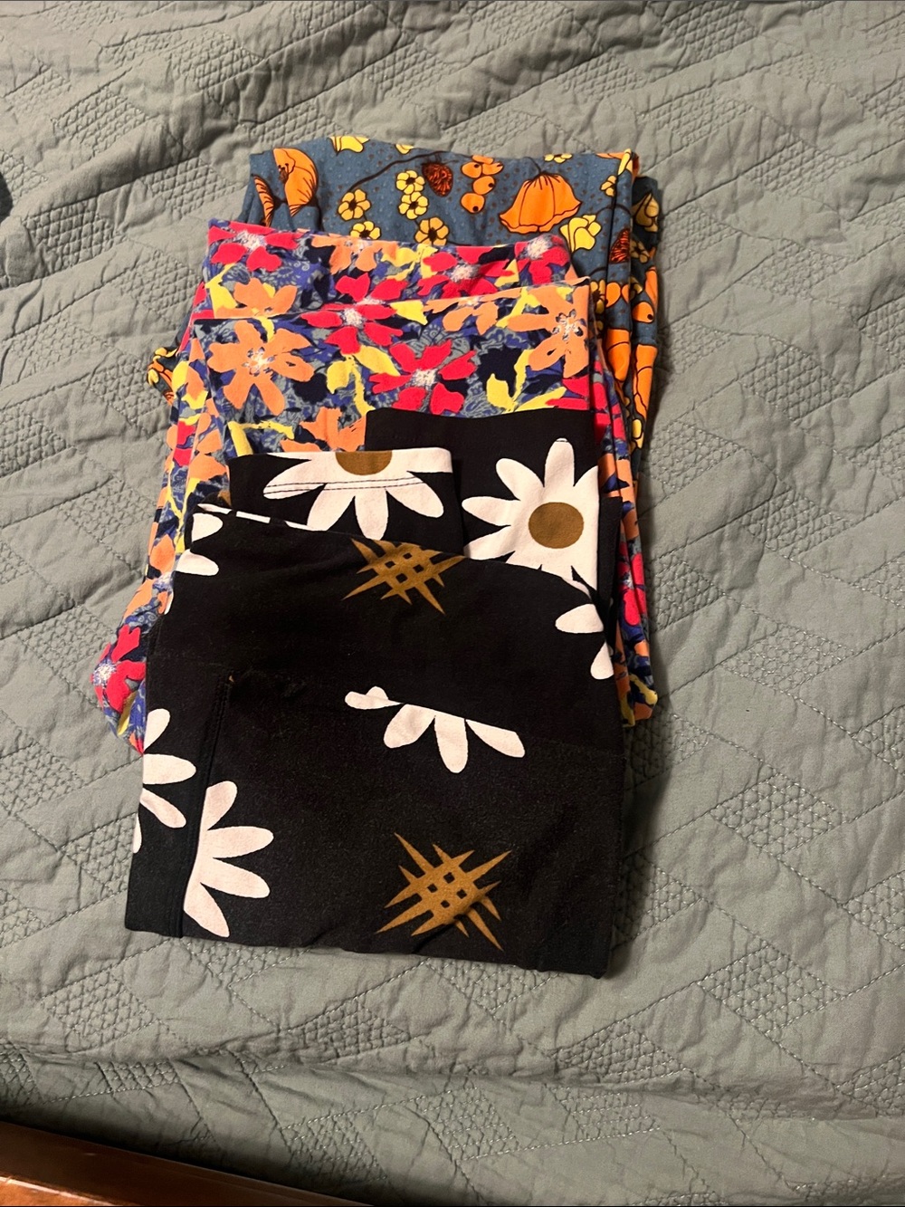 LuLaRoe Black Daisy Floral Leggings with Multicolor Prints